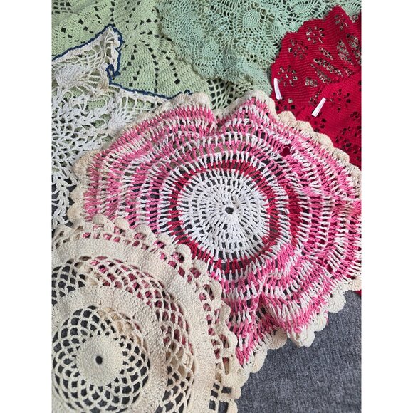 Vtg Crocheted Doilies lot of 7 Multi-Colored Handmade Lace Decor Various Sizes - Picture 3 of 7
